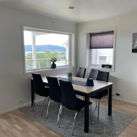 Apartamento Veien Til Senja Finnsnes Exterior foto